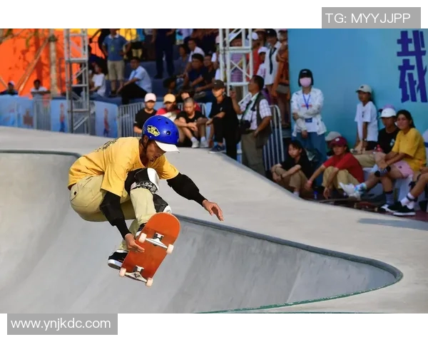 重庆极限运动队在滑板精英赛中以63分稳居积分榜首位